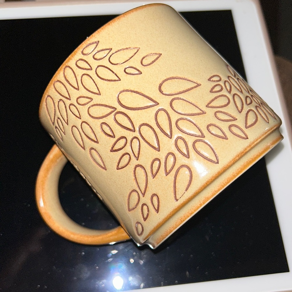Starbucks Coffee Mug Brown Leaf Pattern Leaves Fall Cup 2013 Embossed 14oz. - Picture 1 of 7